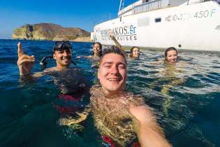 Private Santorini Sunset Cruise with Meal and Drinks